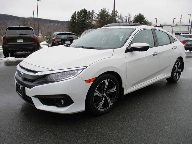 2017 Honda Civic Touring FWD photo