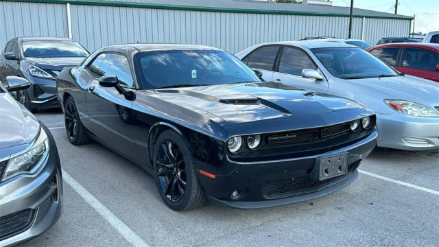 2017 Dodge Challenger SXT RWD photo