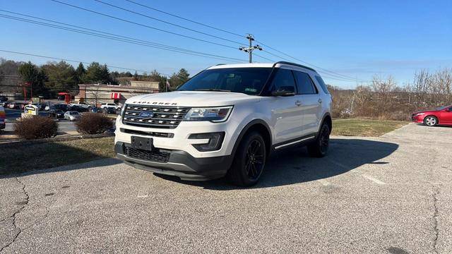 2017 Ford Explorer XLT 4WD photo