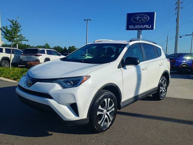 2017 Toyota RAV4 LE FWD photo