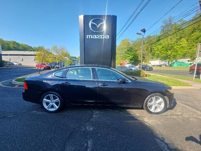2018 Volvo S90 Momentum AWD photo
