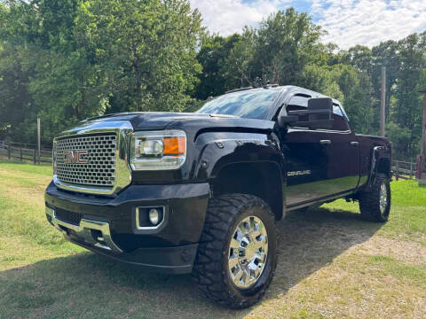 2017 GMC Sierra 2500HD Denali 4WD photo
