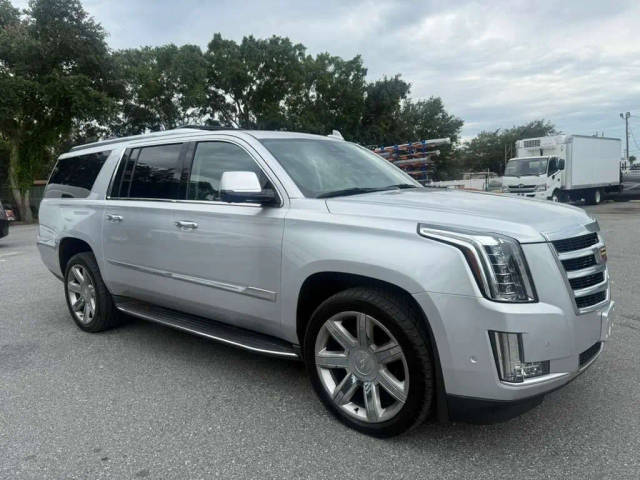 2017 Cadillac Escalade ESV Luxury 4WD photo