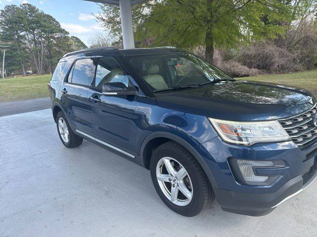2017 Ford Explorer XLT 4WD photo