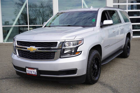 2017 Chevrolet Suburban LT 4WD photo