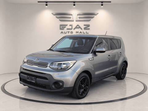 2017 Kia Soul Base FWD photo