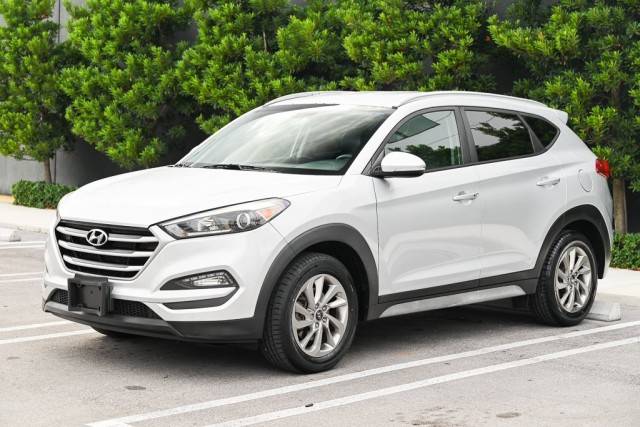 2017 Hyundai Tucson SE Plus AWD photo