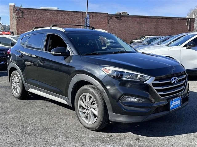 2017 Hyundai Tucson SE Plus AWD photo