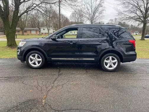 2017 Ford Explorer XLT 4WD photo