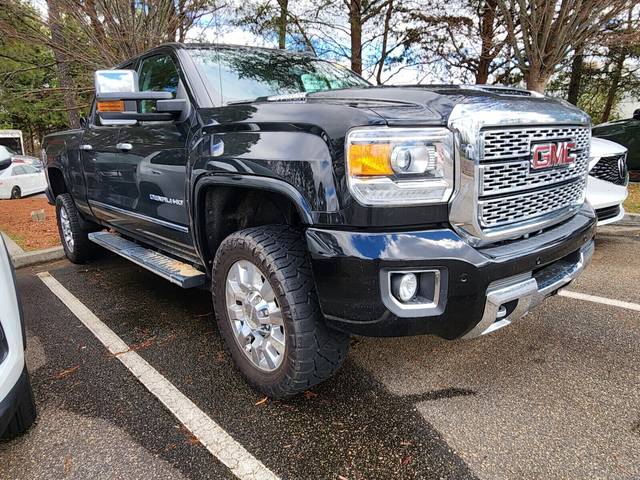 2018 GMC Sierra 2500HD Denali 4WD photo