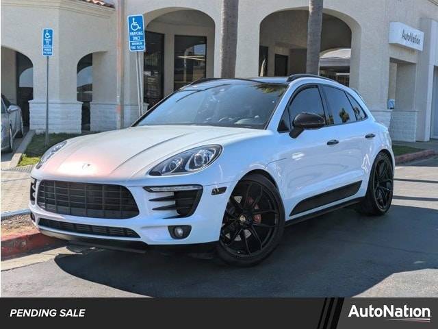 2018 Porsche Macan  AWD photo