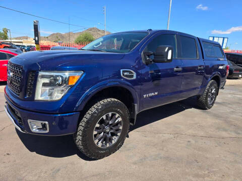 2017 Nissan Titan PRO-4X 4WD photo