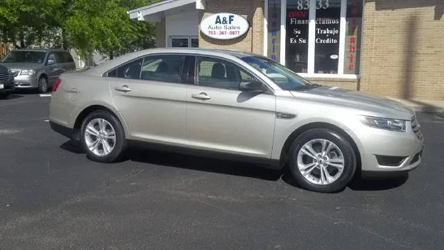 2017 Ford Taurus SE FWD photo