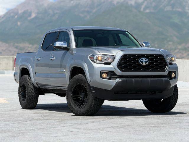 2017 Toyota Tacoma SR5 4WD photo