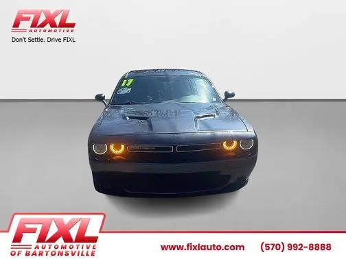 2017 Dodge Challenger SXT RWD photo