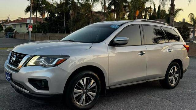 2017 Nissan Pathfinder SV FWD photo