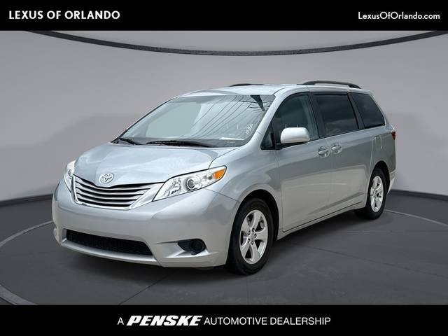 2017 Toyota Sienna LE FWD photo