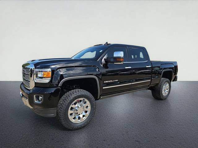 2018 GMC Sierra 2500HD Denali 4WD photo