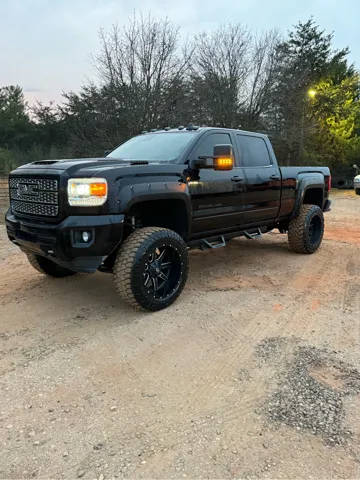 2018 GMC Sierra 2500HD Denali 4WD photo