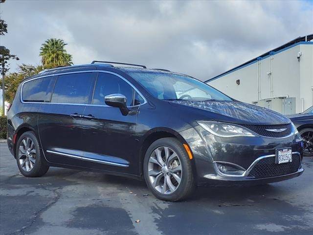 2017 Chrysler Pacifica Minivan Limited FWD photo