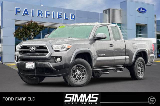 2017 Toyota Tacoma SR5 4WD photo