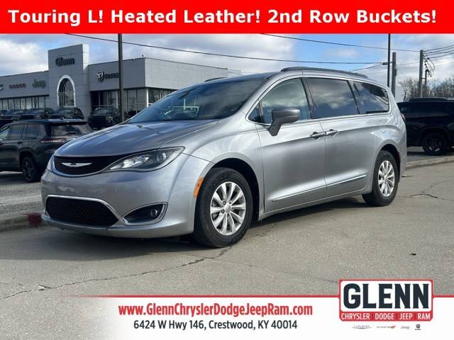 2017 Chrysler Pacifica Minivan Touring-L FWD photo