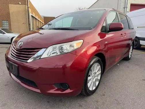 2017 Toyota Sienna LE AWD photo