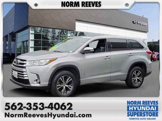 2017 Toyota Highlander LE Plus FWD photo