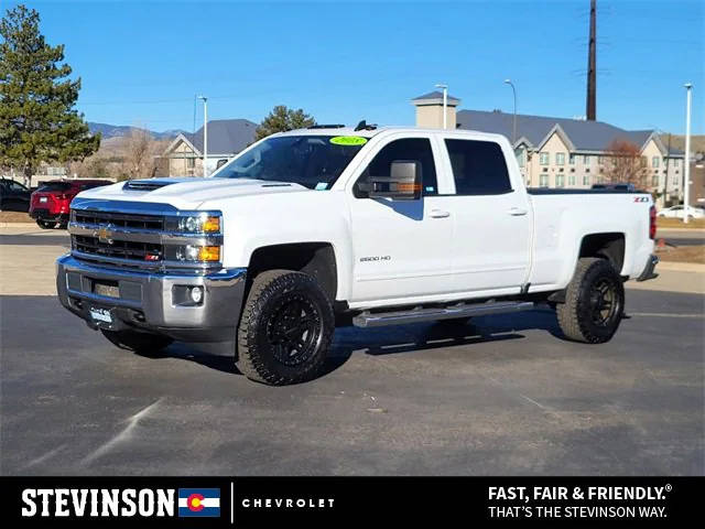 2018 Chevrolet Silverado 2500HD LT 4WD photo