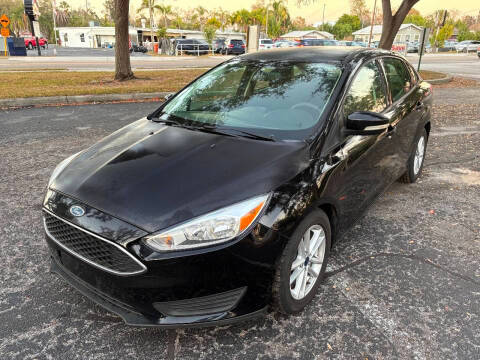 2017 Ford Focus SE FWD photo