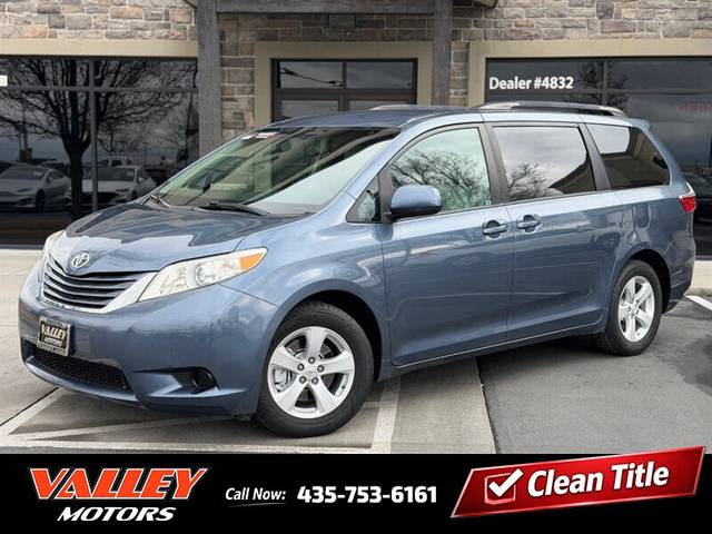 2017 Toyota Sienna LE FWD photo