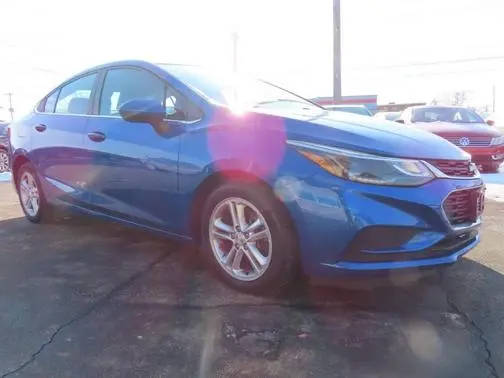 2017 Chevrolet Cruze LT FWD photo