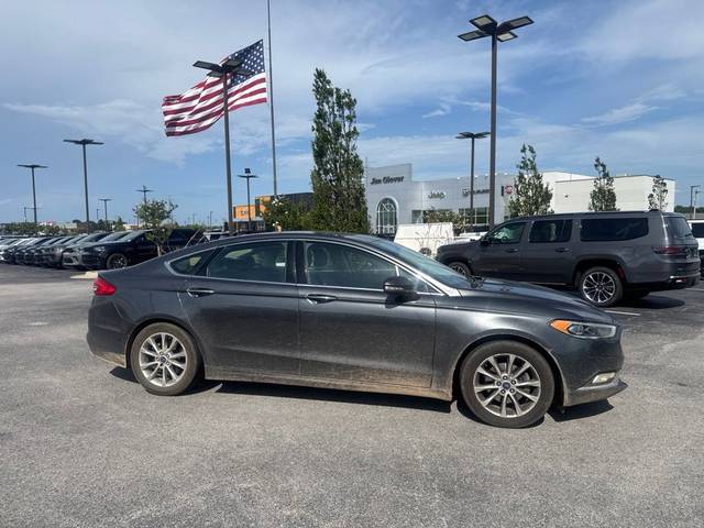 2017 Ford Fusion SE FWD photo