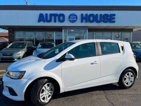 2017 Chevrolet Sonic LT FWD photo