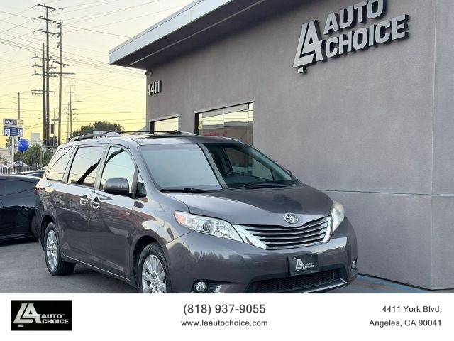 2017 Toyota Sienna XLE AWD photo