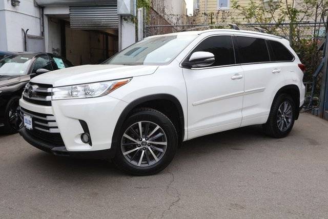 2017 Toyota Highlander XLE AWD photo