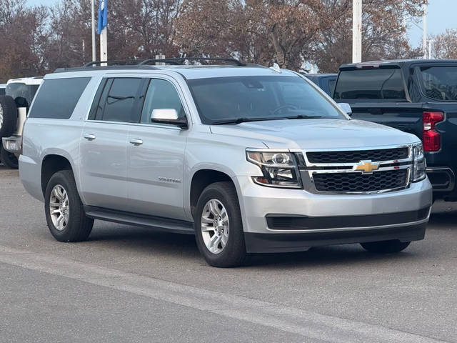 2017 Chevrolet Suburban LT 4WD photo