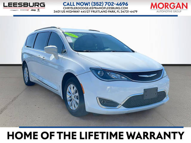 2017 Chrysler Pacifica Minivan Touring-L FWD photo