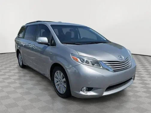 2017 Toyota Sienna LE FWD photo