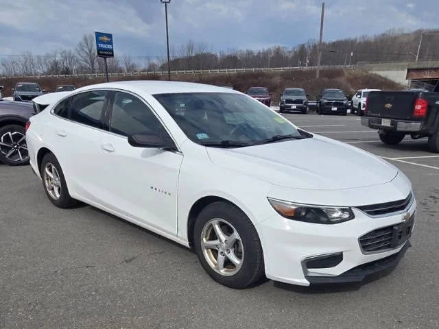 2017 Chevrolet Malibu LS FWD photo