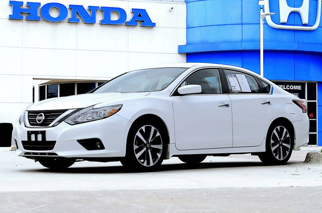 2017 Nissan Altima 2.5 SR FWD photo