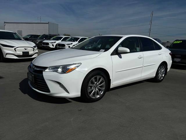 2017 Toyota Camry XLE FWD photo