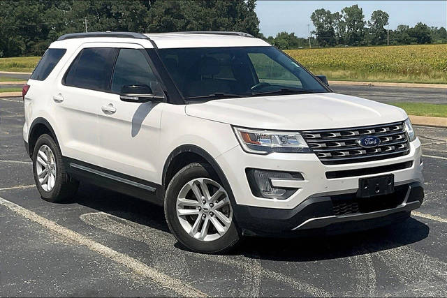 2017 Ford Explorer XLT FWD photo