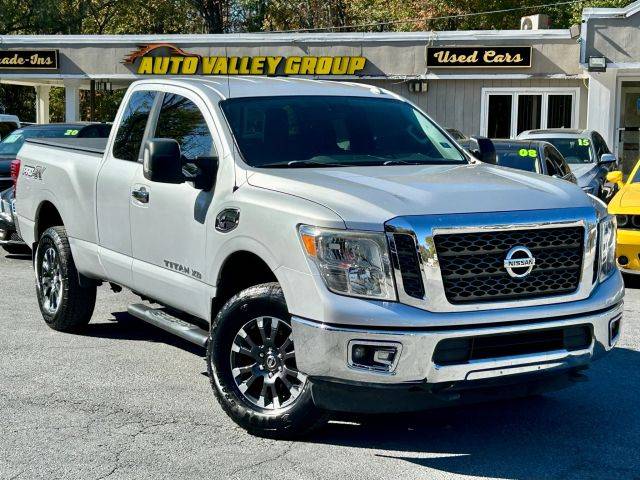 2017 Nissan Titan XD SV 4WD photo