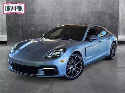 2018 Porsche Panamera  RWD photo