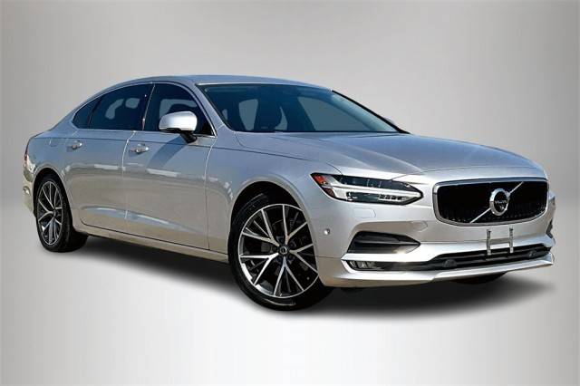 2018 Volvo S90 Momentum FWD photo