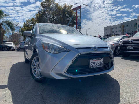 2017 Toyota Yaris FWD photo