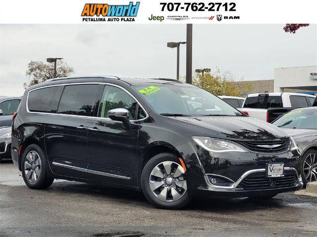 2017 Chrysler Pacifica Minivan Hybrid Platinum FWD photo