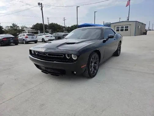 2018 Dodge Challenger SXT Plus RWD photo
