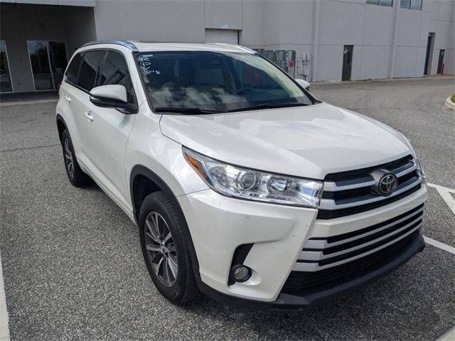 2017 Toyota Highlander XLE FWD photo